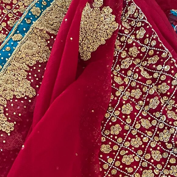 Red Gold Embroidered Indian Suit w/ Dupatta S (3 Piece Set) - Picture 2 of 6